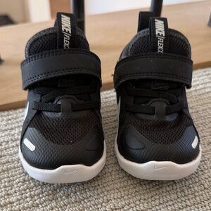 Nike Kids Black and White Flex Contact Sneakers